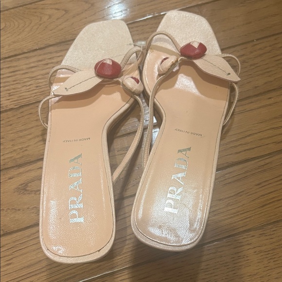 Prada Women's Cream and Red Heels - Picture 2 of 6